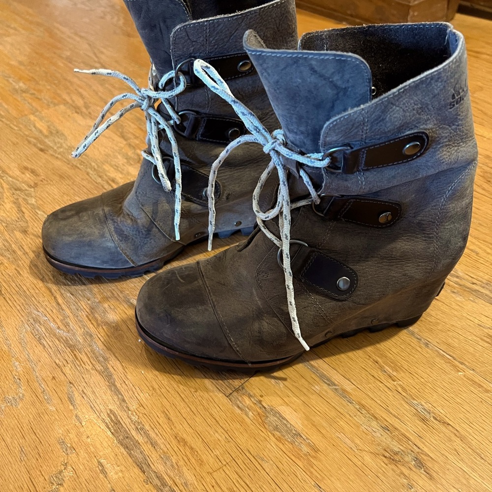Sorel size 8 boot wedge